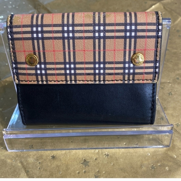 Handbags - Burberry Nova Check wallet Great Used Condition